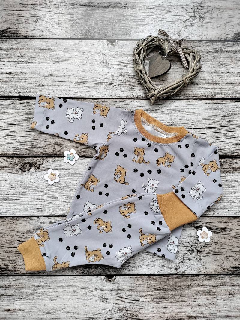 Baby Set Langarm Shirt Hose Säbelzahntiger in Größe 62 Baby Set Langarm Shirt Hose Säbelzahntiger in Größe 62 von TsuMeieu