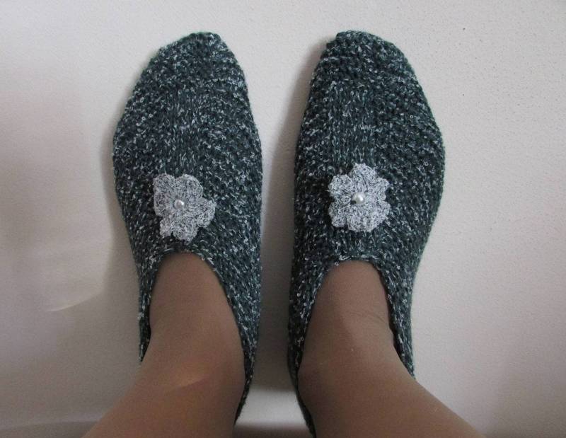 Handgefertigte Wolle Gestrickte Hausschuhe, Damen Innenschuhe von TsveteHeArt