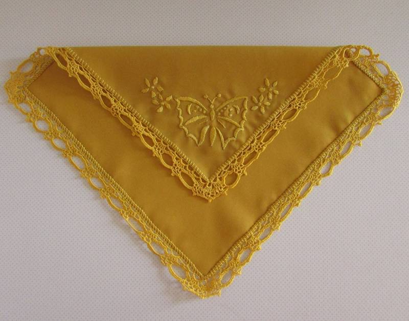 Handgefertigtes Gelbes Viskose Taschentuch Gestickter Schmetterling, Rand Mit Häkelspitze von TsveteHeArt