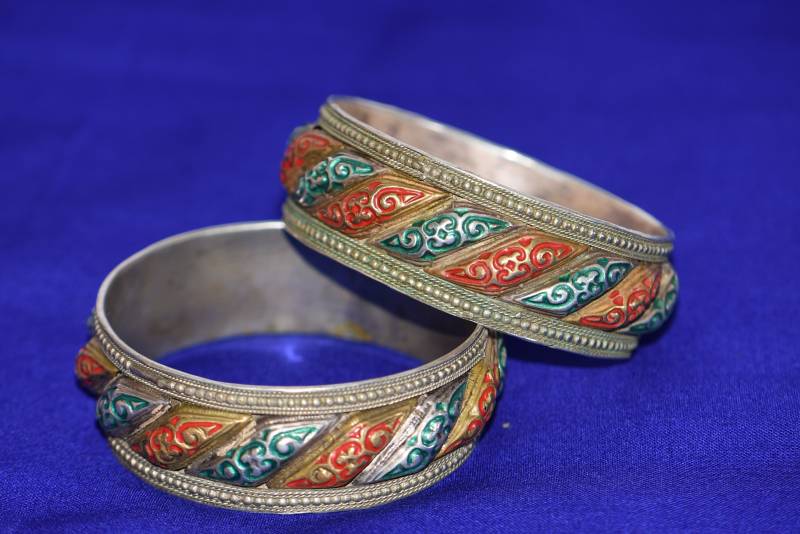 Paar Armband Shams Und Qmar Twisted Godrons Silber Ziseliert Mit Pyramide, Vintage Pyramide Berber von TuaregBerberShop