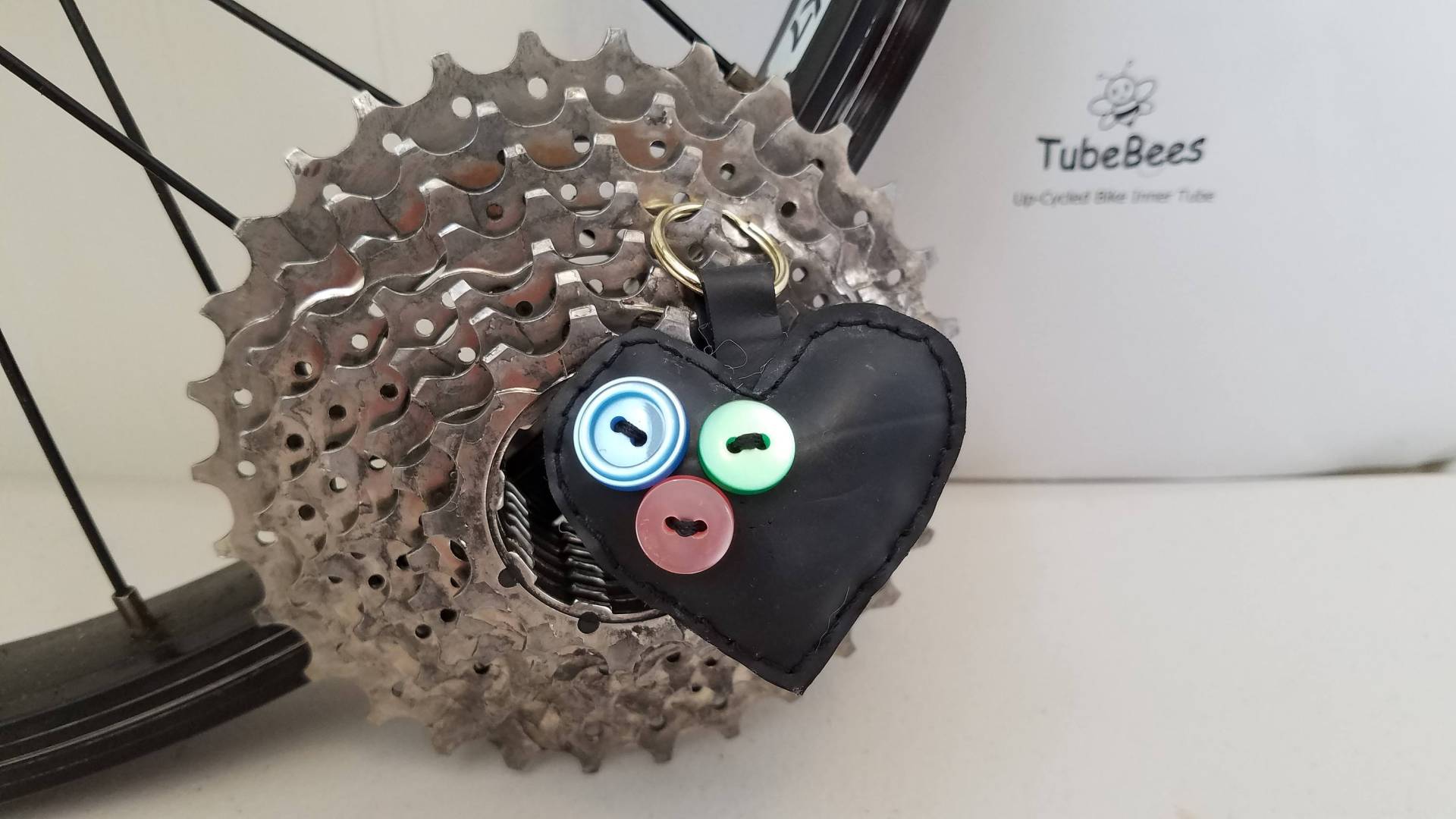 Herz Keychain Up-Cycled Fahrrad-Innenrohr Herz Keychain Up-Cycled Fahrrad-Innenrohr von TubeBees