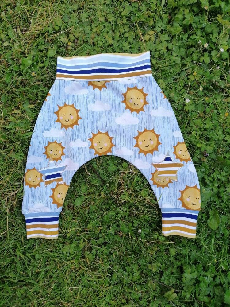 Bio Baby Harems, Sonne Wolken Und Sterne Print Leggings, Baggy Hose, Slouchy Kinderkleidung, Unisex Babykleidung, Handmade in The Uk von TubsTogs