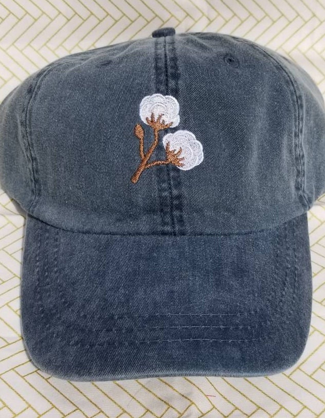 Baumwollzweig Gestickte Baseballmütze - Baumwollkapsel Bestickter Hut Baumwollzweig Gestickte Baseballmütze - Baumwollkapsel Bestickter Hut von TuckersTinyThreads
