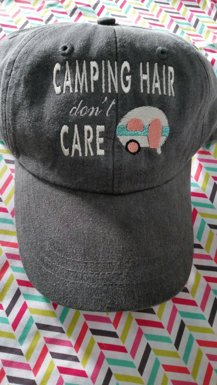 Camping Haar Keine Sorge Baseball Mütze Mit Generikum Camper Camping Haar Keine Sorge Baseball Mütze Mit Generikum Camper von TuckersTinyThreads