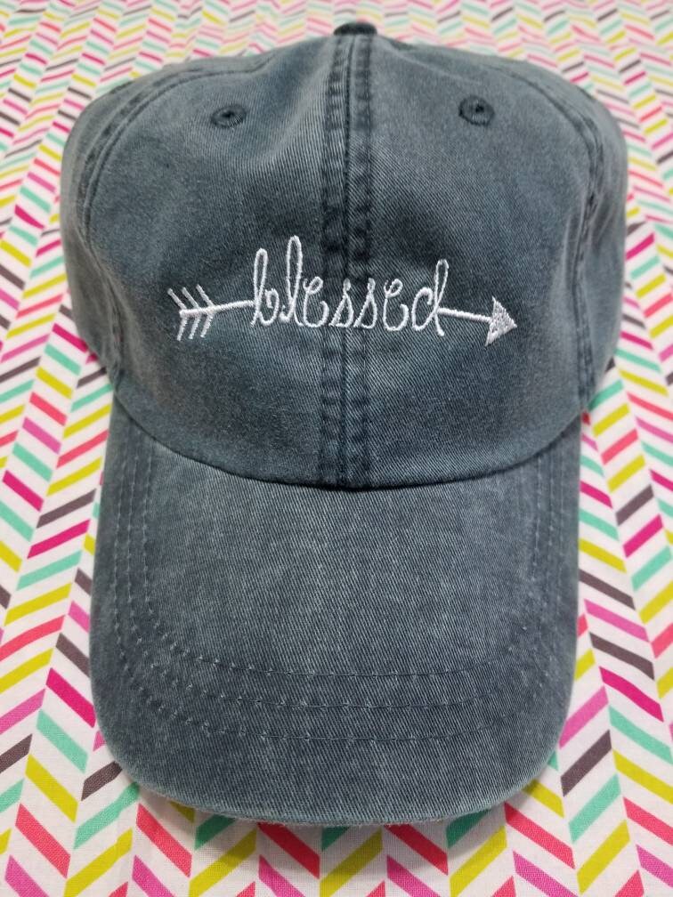 Gesegnet Mit Pfeil Baseballhut Gesegnet Mit Pfeil Baseballhut von TuckersTinyThreads