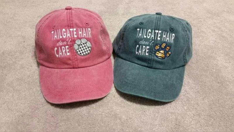 Tailchat Hair Don't Care Baseball Mützen Tailchat Hair Don't Care Baseball Mützen von TuckersTinyThreads