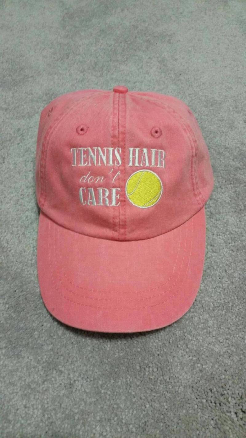 Tennis Haar Keine Sorge Baseball Mütze Tennis Haar Keine Sorge Baseball Mütze von TuckersTinyThreads