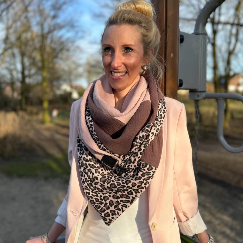 Handgemachter Xxl Dreiecksschal Damen - Wendbarer Musselin Wickelschal Baumwolle Leo Rosa Braun Tuecherfee Schal M. Verschluss, Stola Kragen von Tuecherfee