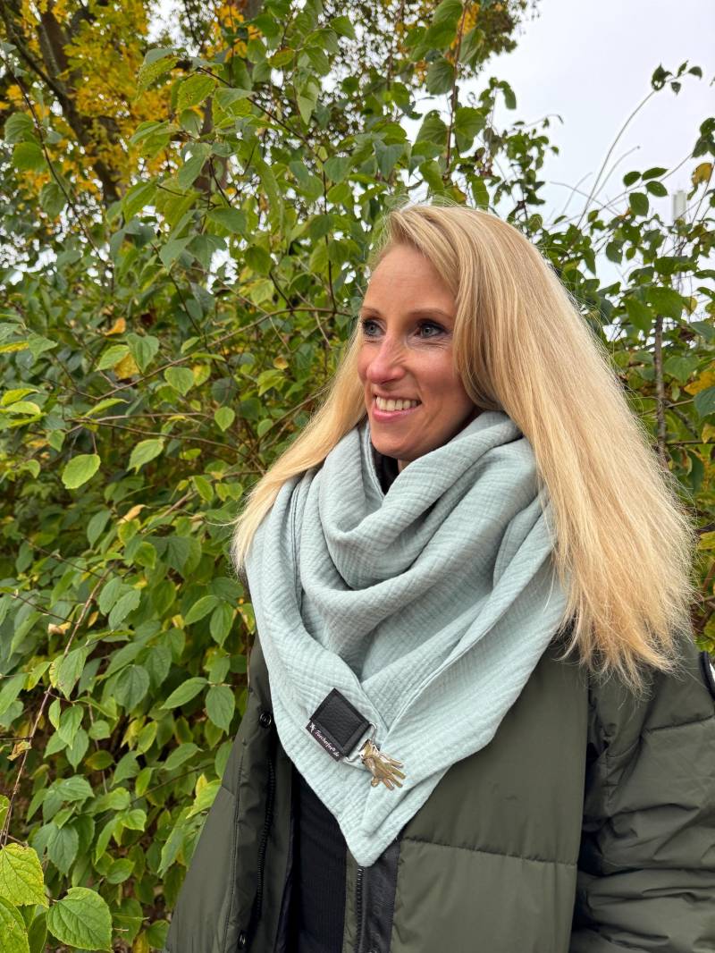 Tuecherfee - Xxl Dreieckstuch "Schick in Musselin", Dunkler Matter Mint Farbton, Mit Einem Süßen Clip, Wickelschal, Großes Damen Tuch von Tuecherfee