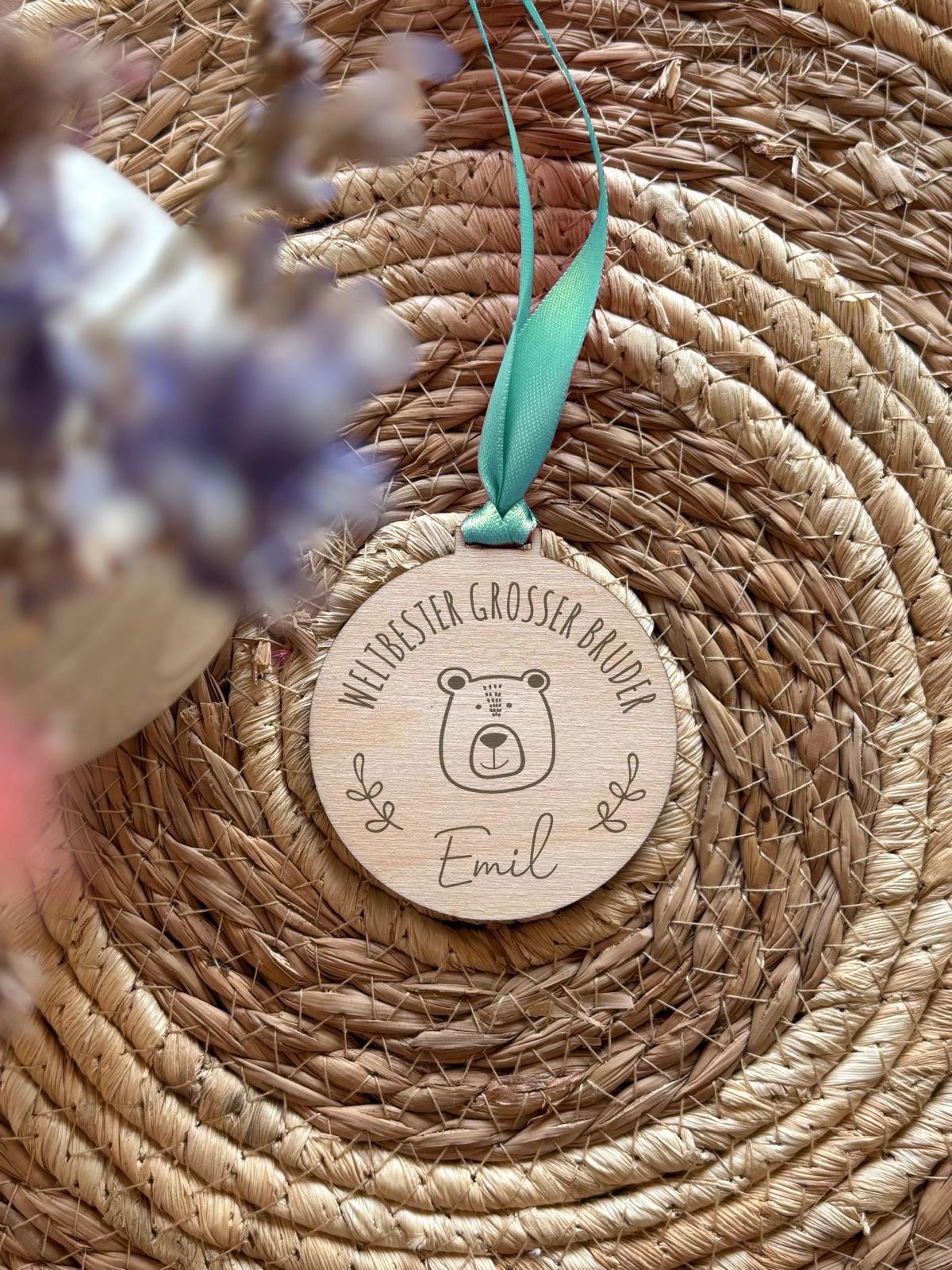 Medaille Großer Bruder | Geschenk Zur Geburt Personalisierbar Aus Holz Mit Band Graviert Sicherheitsverschluss von Tueddelhaeusken