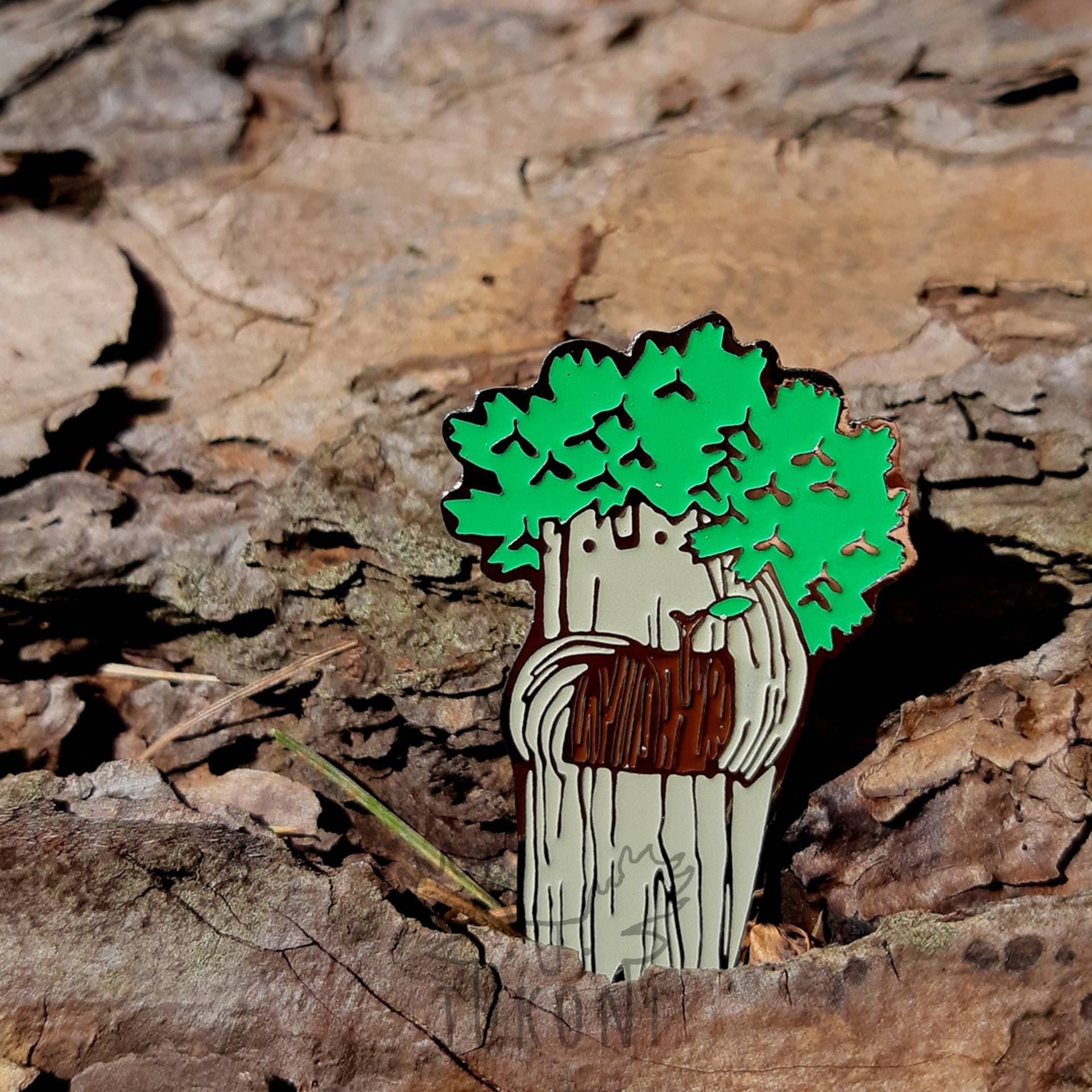 Ahorn Baum Pin, Baumgeist Brosche, Emaille Wald Natur Liebhaber Geschenk von TukoniTribe