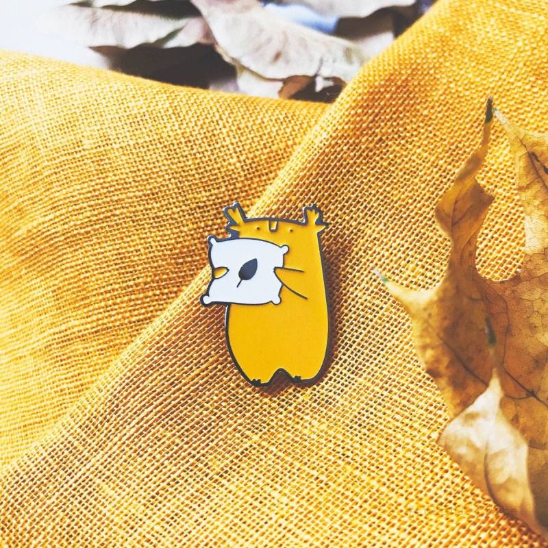 Tukoni Mit Kissen Emaille Pin - Nickerchen Träume von TukoniTribe