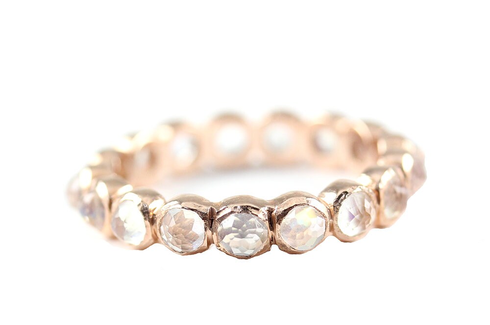 14K Gold Lünette Set Eternity Band, Hochzeitsband, Rose Schnitt Mondstein Ring, 3mm Band von Tulajewelry