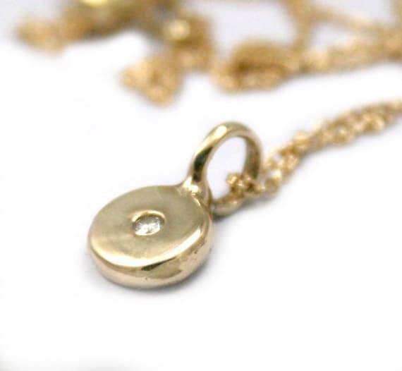 Gold Halskette, Runde Münze Anhänger, Diamant-Charme-Halskette, Charm Diamant-Halskette, Tula Schmuck von Tulajewelry