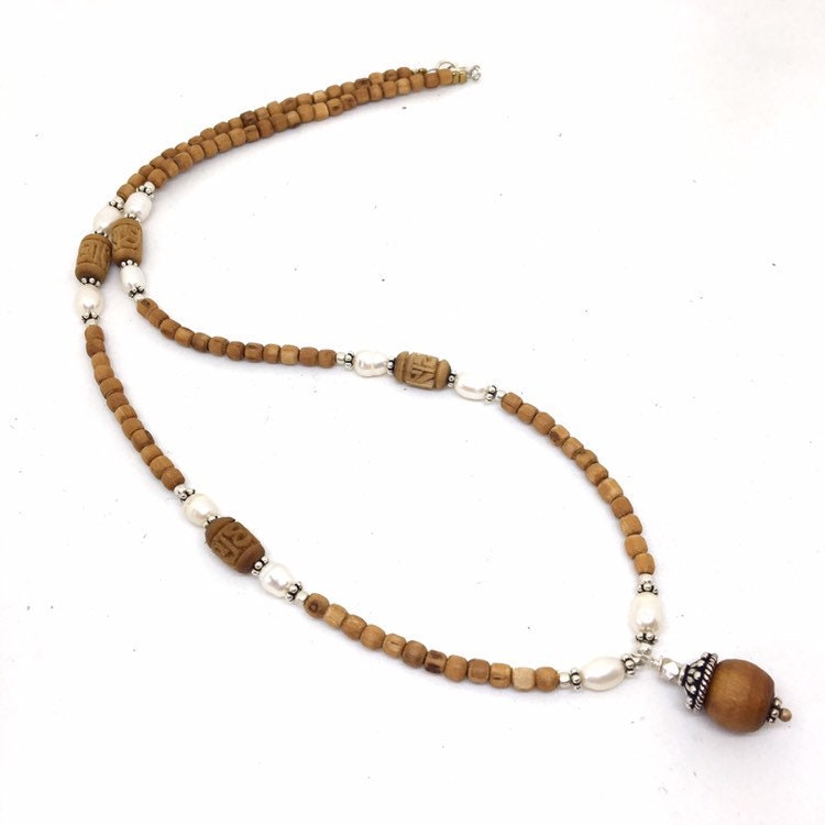 Daya Tulasi Halskette Mit Perlen Und Geschnitzten Radhe von TulasiMaharani