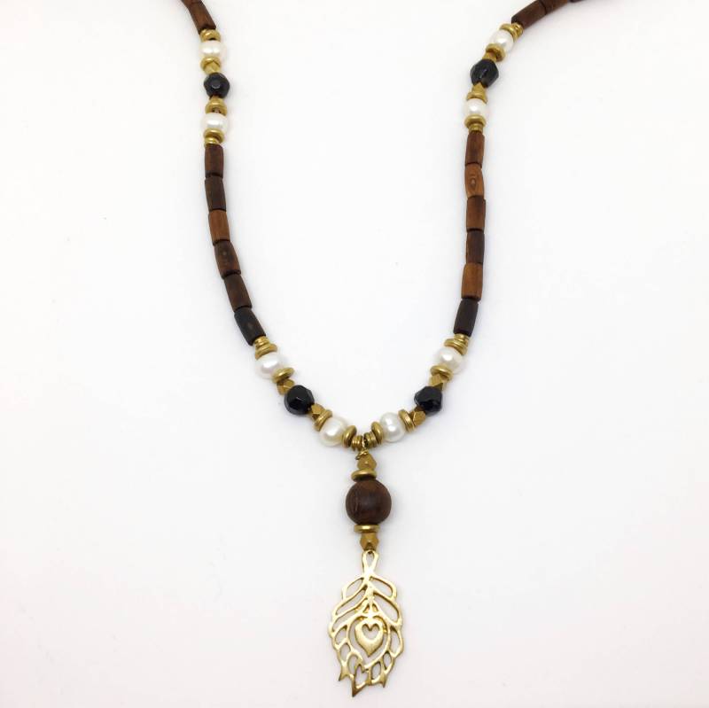 Mora Black Onyx/Perlen Kleiner Messinganhänger Pfau Tulasi Tulsi Kette von TulasiMaharani