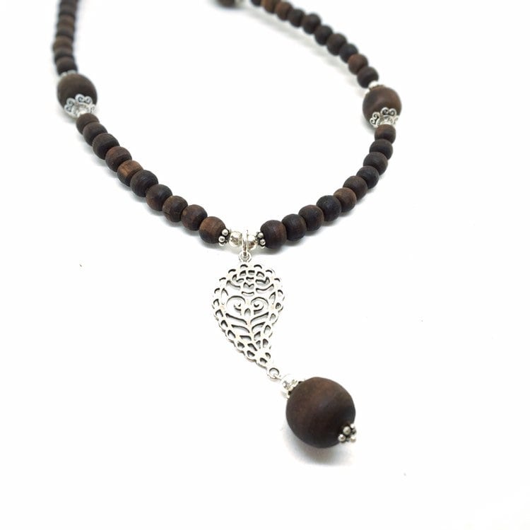 Paisley Tulasi/Tulsi-Halskette Mit Geschnitztem Anhänger Aus Sterlingsilber von TulasiMaharani