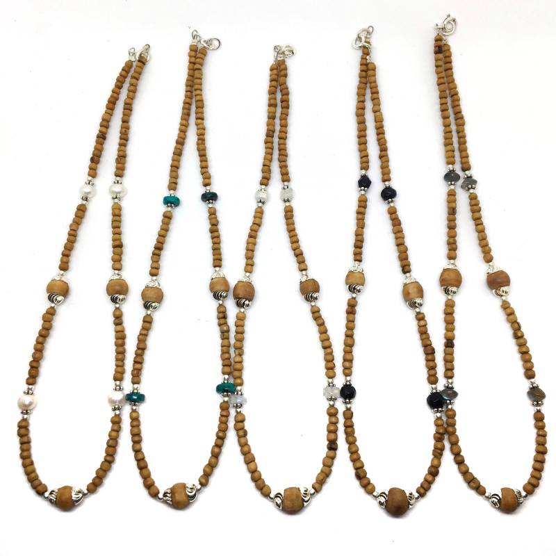 Rani, Zarte Und Einfache Tulasi, Silber Edelsteine Kette von TulasiMaharani