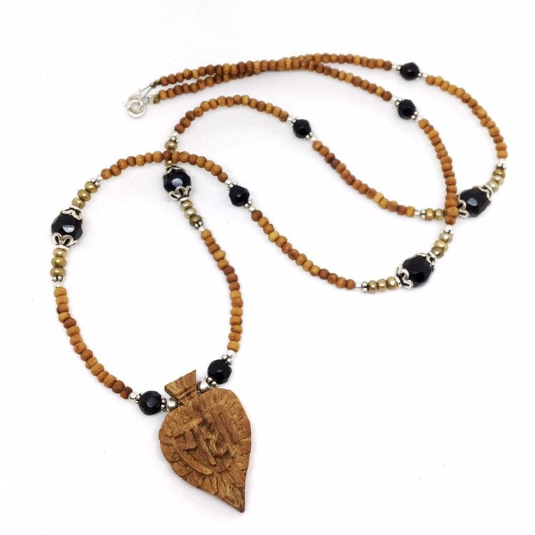 Rasiya Tulasi/Tulsi Halskette Mit Black Onyx, Pearls Und Carved Radhe Pendant von TulasiMaharani