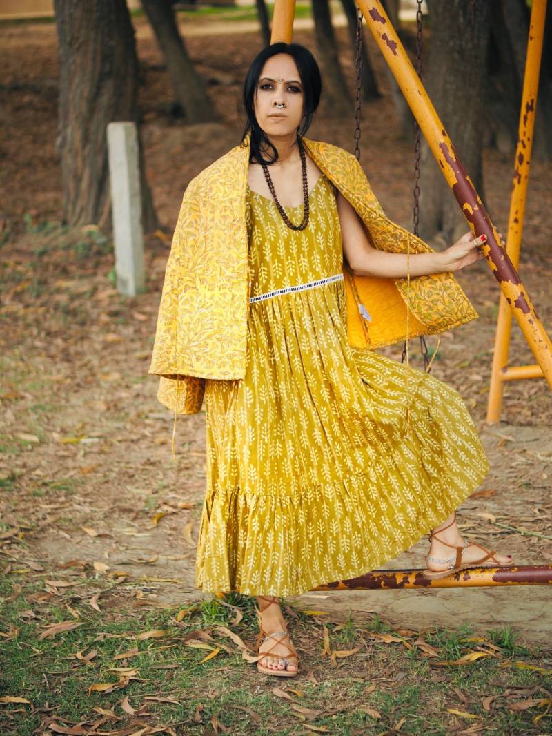 Olivgrün Color Block Print Schultergurte Tasche Midi Kleid & Bedruckte Jacke von TulasiTribe