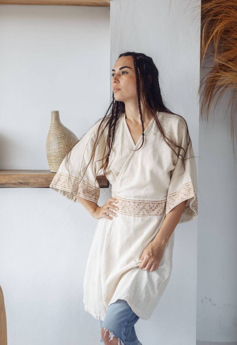 Kurzes Kimono Wickelkleid Weiß Hand Block Gedruckt Boho Pagan Trauung Kurzes Kimono Wickelkleid Weiß Hand Block Gedruckt Boho Pagan Trauung von TulasiWear