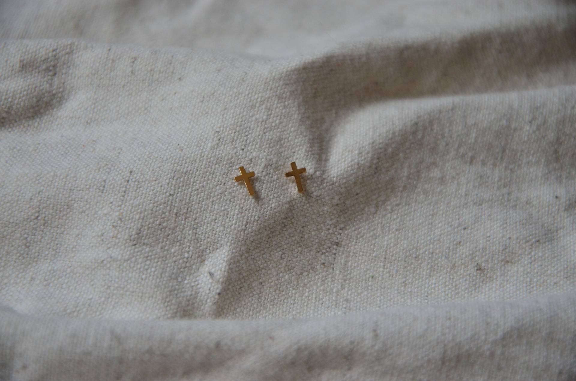 Kreuzohrringe, Mini, Zart, Klein, Cross Earrings, Minikreuz, Gold, Goldenes Kreuz Kreuzohrringe, Mini, Zart, Klein, Cross Earrings, Minikreuz, Gold, Goldenes Kreuz von Tumainiproducts