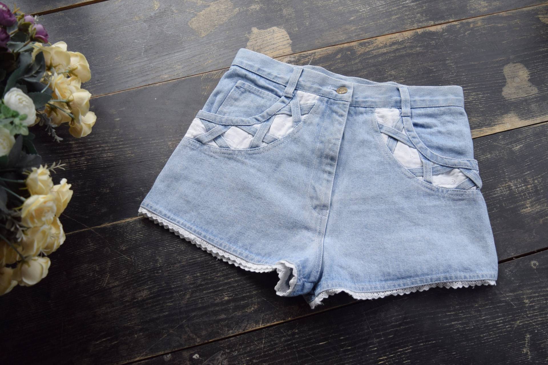 Vintage Denim Shorts Mit Schnürung - Hellblaue 80Er Festival Konstruiert Für Das Attraktive Mädchen Damen Mittlere Größe von TumbleweedsATTiTUDE