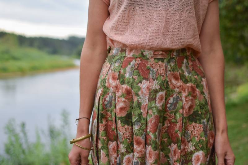 Vintage Floral Acryl Rock - Boho Sommer Stil, Damen Medium Vintage Floral Acryl Rock - Boho Sommer Stil, Damen Medium von TumbleweedsATTiTUDE
