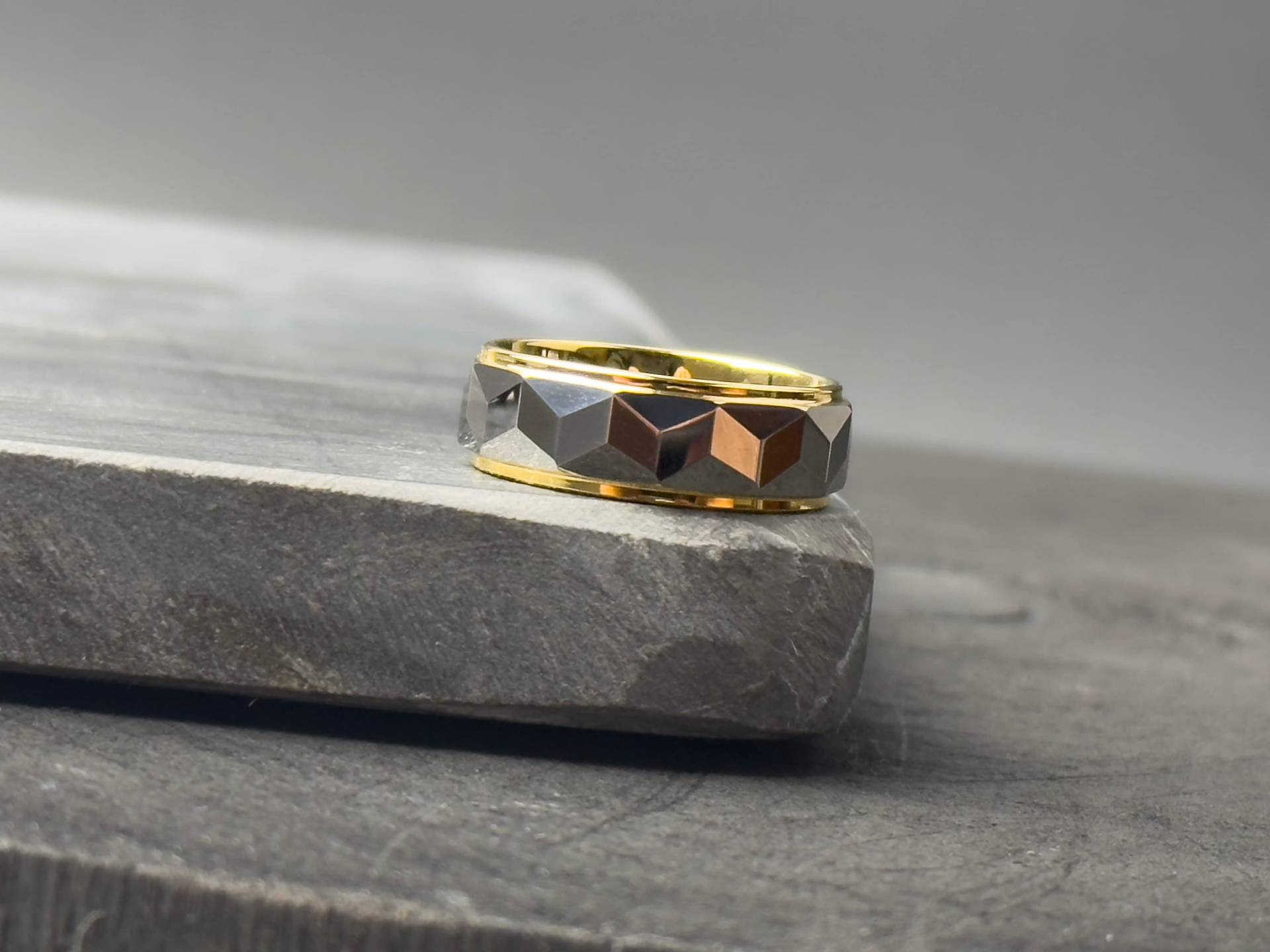 Schwarz Und Gold 8 Mm Wolframring, Eleganter Wolframcarbid-Herrenring, Ring Geschenk Für Ihn von TungstenForLife