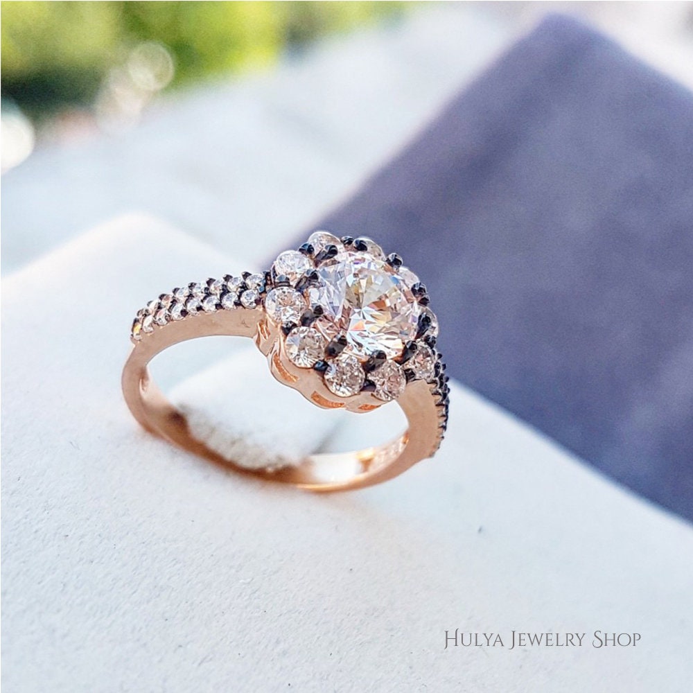 Swarovski Certifiedstone 925K Sterling Silber Rose Vergoldet Solitiare Hochzeit Braut Diamant Design Daisy Schmuck Frau Ring von TurQayGiftStore