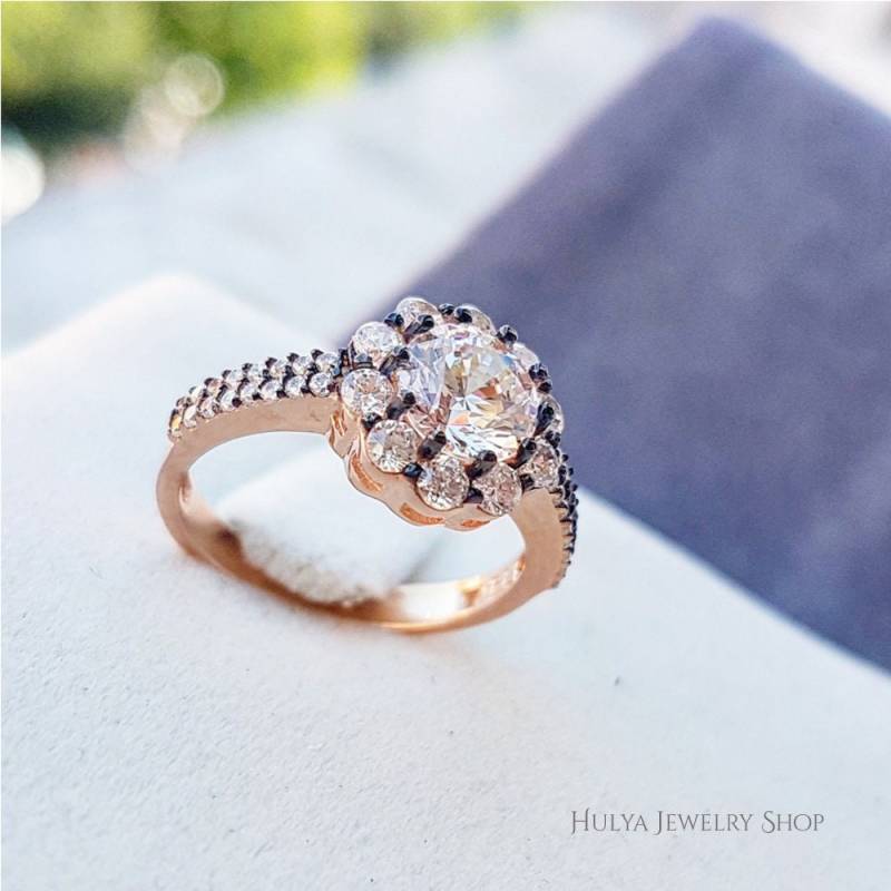 Swarovski Certifiedstone 925K Sterling Silber Rose Vergoldet Solitiare Hochzeit Braut Diamant Design Daisy Schmuck Frau Ring von TurQayGiftStore