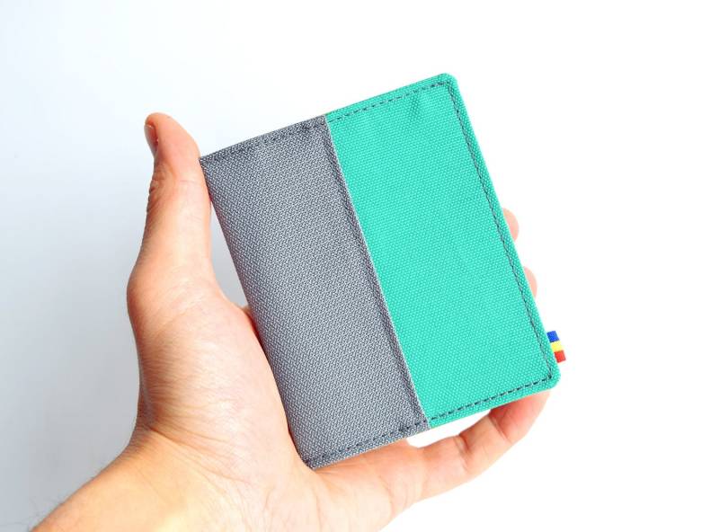 Graue Und Smaragdgrüne Vegan Geldbörse. Schlank von TurificHandmade