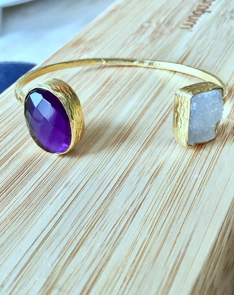Druzy & Amethyst Armband Armreif, Rohe Edelsteine Schmuck, Ungeschliffener Mineralschmuck, Statement Geschenk Für Sie, Geburtsstein, Edelstein Druzy & Amethyst Armband Armreif, Rohe Edelsteine Schmuck, Ungeschliffener Mineralschmuck, Statement Geschenk Für Sie, Geburtsstein, Edelstein von TurkuazBazaarJewelry