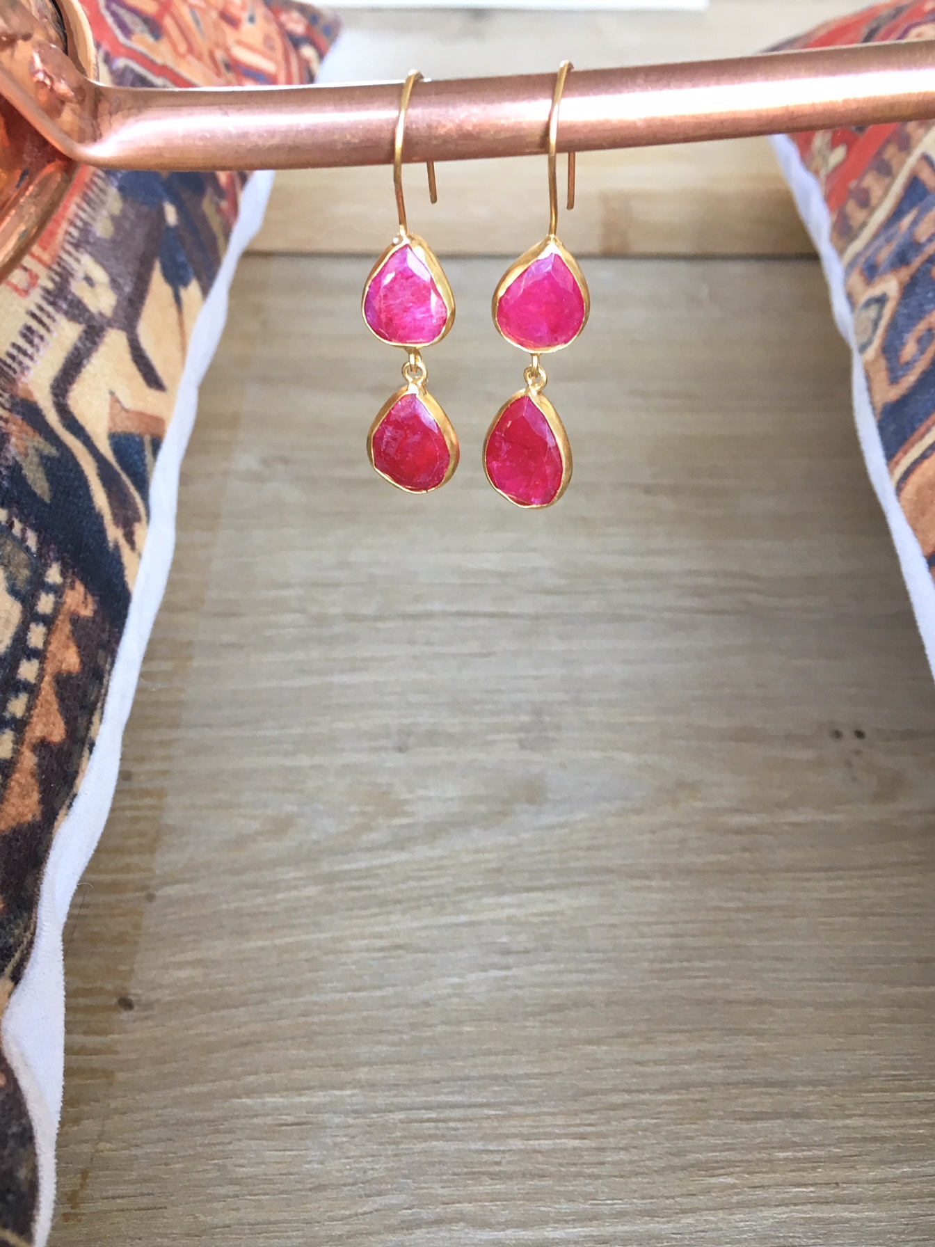 Echter Rubin Edelstein 22K Vergoldet Ohrringe, Handarbeit Schmuck, Bijoux, Weihnachtsgeschenk, Liebe, Sie, Rosa Geburtsstein, Rubin, Mama von TurkuazBazaarJewelry