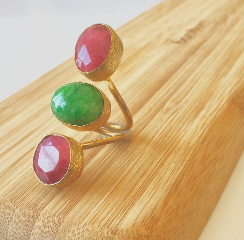 Multistone Rubin Smaragd Ring 22 K Gold Vergoldet Bohemian Schmuck Birthstone Retro-Schmuck Maxi Aussage Oversize Art Deco Multistone Rubin Smaragd Ring 22 K Gold Vergoldet Bohemian Schmuck Birthstone Retro-Schmuck Maxi Aussage Oversize Art Deco von TurkuazBazaarJewelry