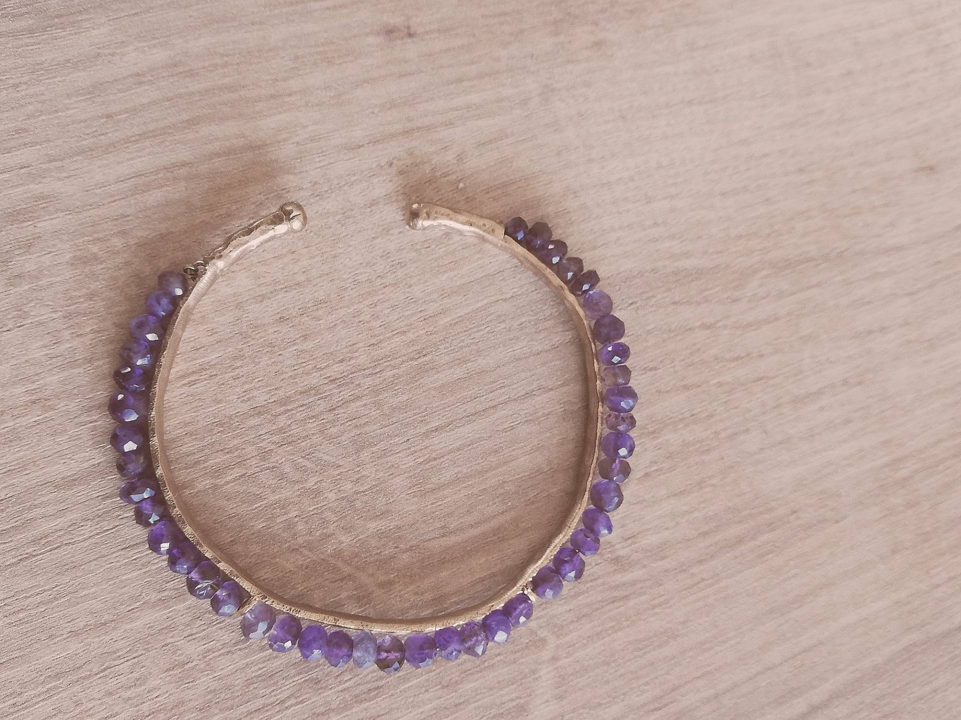 Natürliche Amethyst Gold Armreif, Geburtsstein Chakra Schmuck, Februar Geburtstag, Geschenk Für Sie, Weihnachtsschmuck, Mama von TurkuazBazaarJewelry