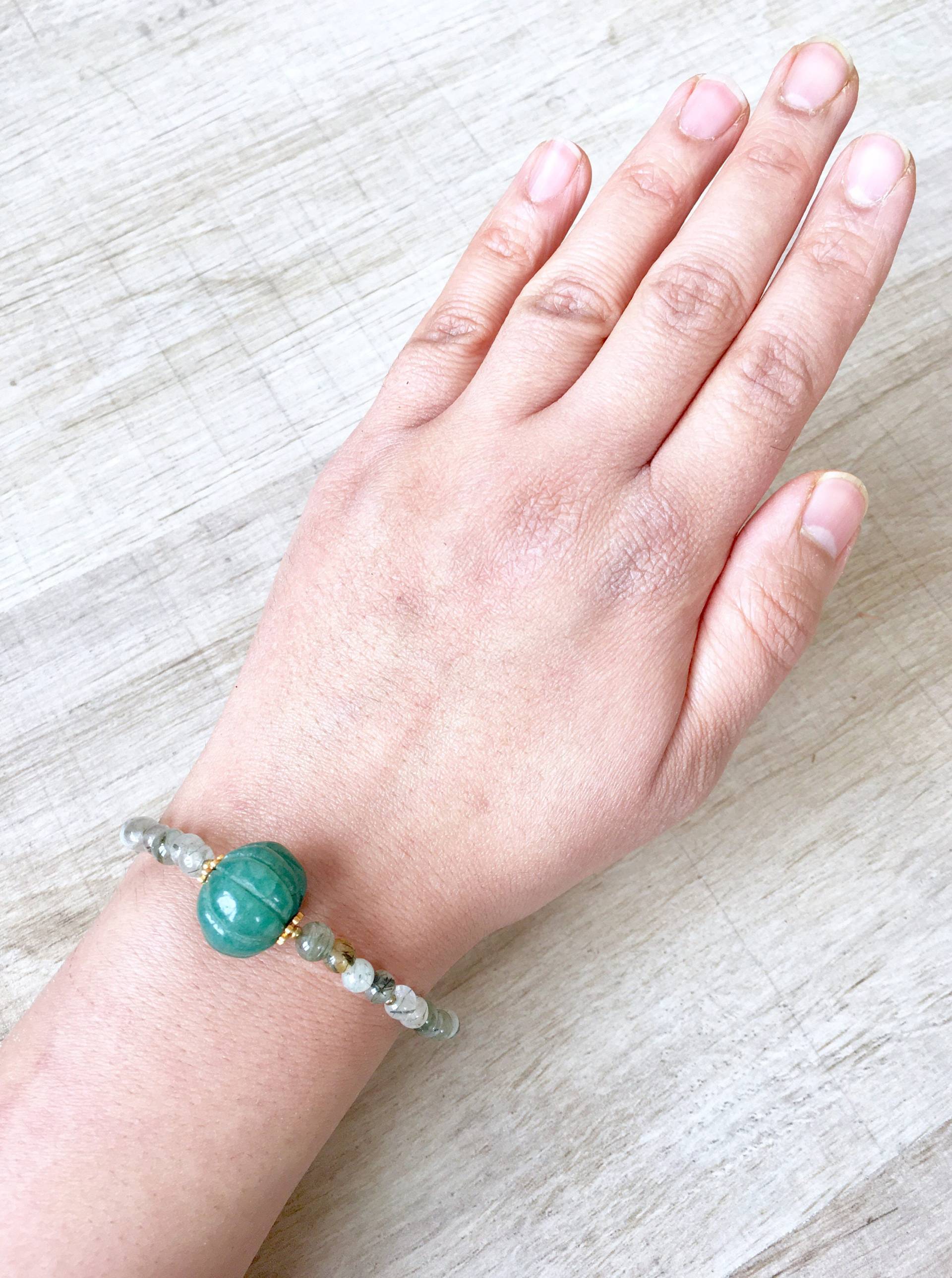 Smaragd & Quarz Edelstein-Armband, Mai Geburtsstein Armband, Rohe Stein Schmuck, Perlen Mineral Geschenk Für Sie, Bijoux von TurkuazBazaarJewelry