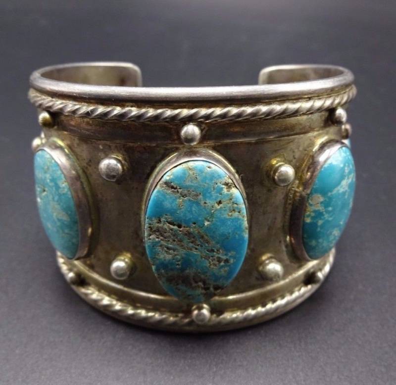 Schweres Signiertes Vintage Sterling Silber Natural Turquoise Cuff Armband 113G von TurquoiseKachina