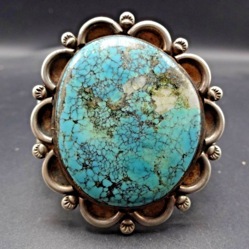 Schweres Signiertes Vintage Sterling Silber Und Riesiges Webbed Türkis Cuff Bracelet 101G von TurquoiseKachina
