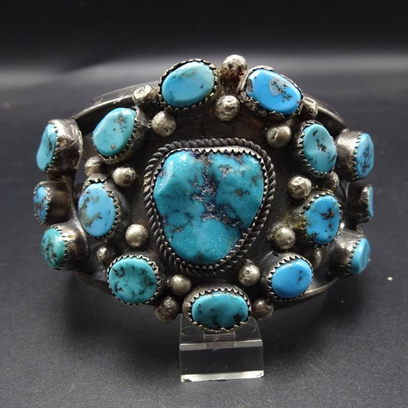 Schweres Vintage Sterlingsilber Türkis Cluster Cuff Bracelet 134.3G von TurquoiseKachina