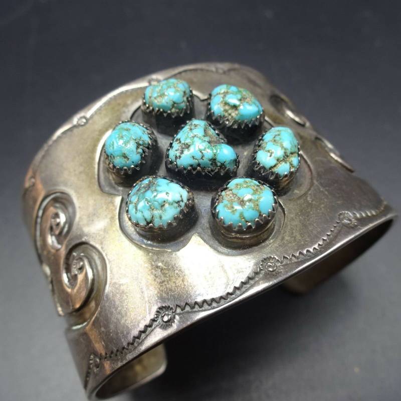 Vintage Hand-Gestempelt Sterling Silber Natural Turquoise Cuff Armband Heart von TurquoiseKachina