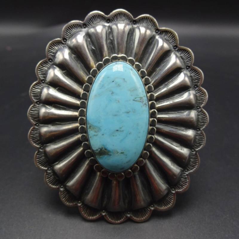 Vintage Laufende Bär Hand Gestempelt Und Repousse Sterling Silber Türkis Manschette Armband von TurquoiseKachina