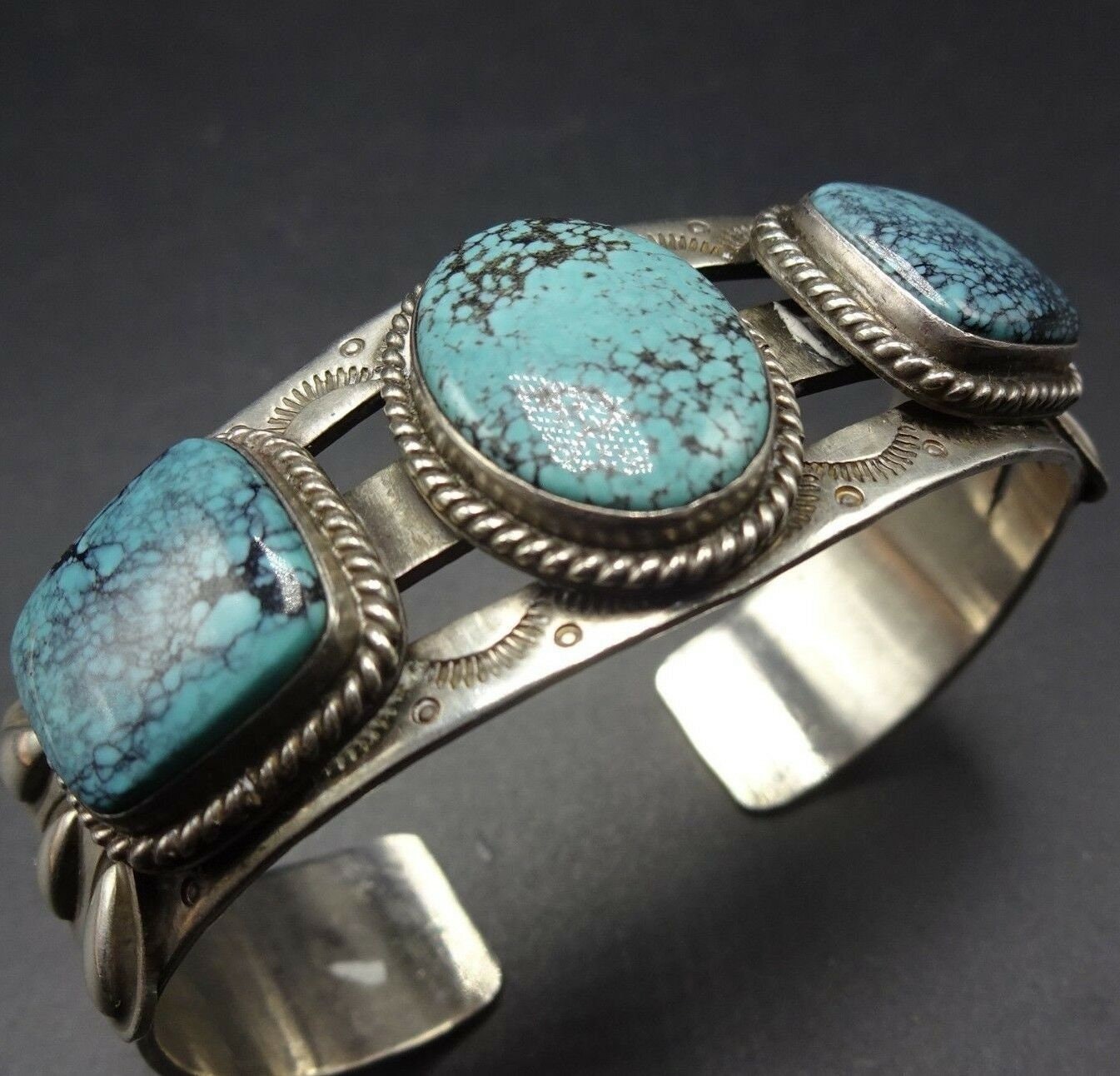 Vintage Running Bear Sterling Silber Türkis Mit Webbed Matrix Cuff Armband 47G von TurquoiseKachina