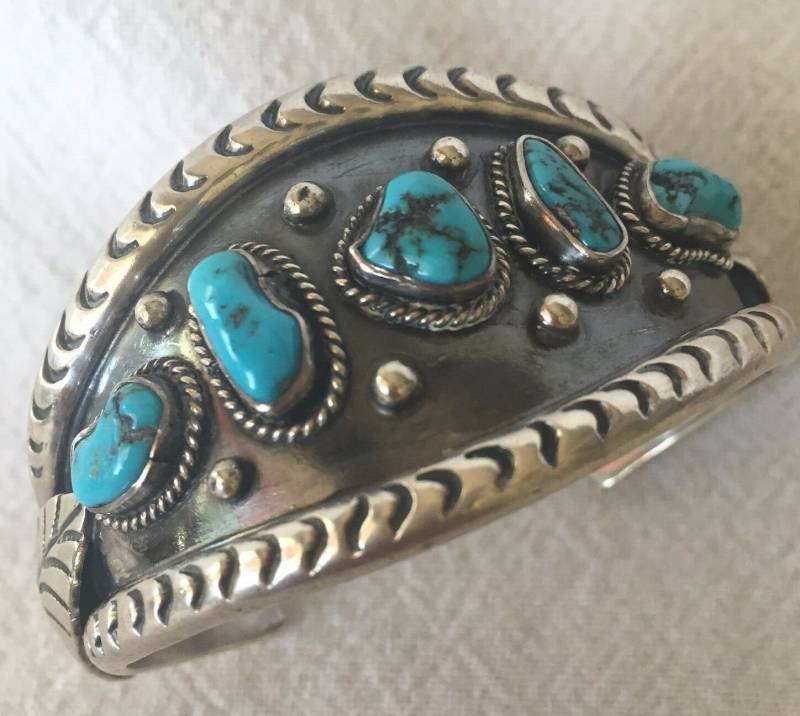 Wunderschöne Vintage Hand-Gestempelt Sterling Silber Und Türkis Manschette Armband von TurquoiseKachina