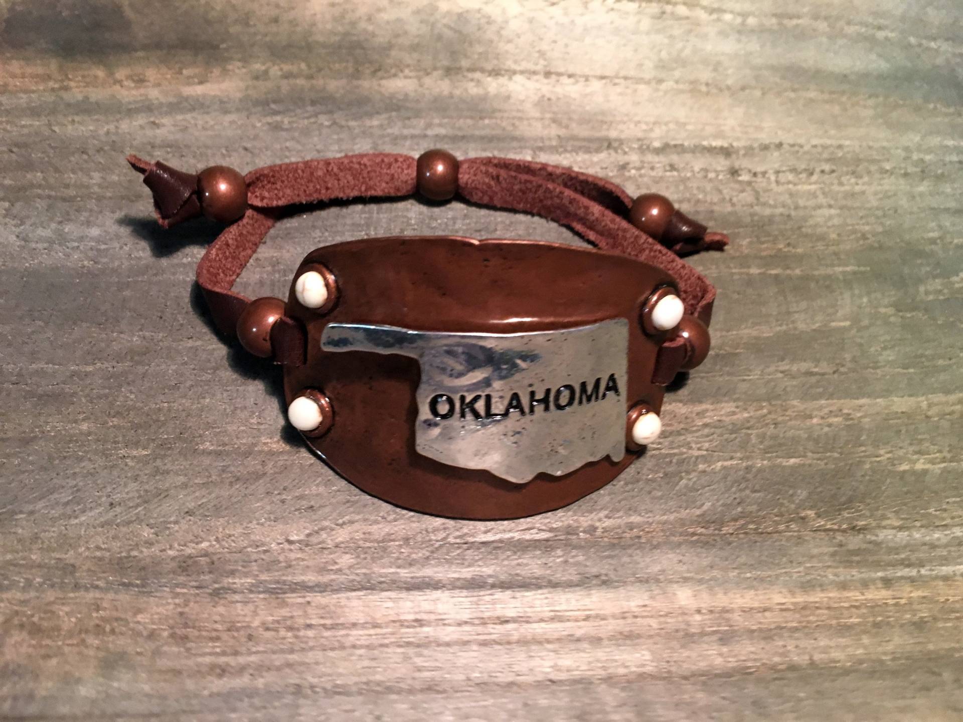 Oklahoma Stolz, Armreif, Zustand Geformt Mit Gestanzten Schriftzug/Silber Bronze/Verstellbaren Verschluss/Rustikal/Gehämmert/Verwitterten Oklahoma Stolz, Armreif, Zustand Geformt Mit Gestanzten Schriftzug/Silber Bronze/Verstellbaren Verschluss/Rustikal/Gehämmert/Verwitterten von TurquoiseLaneShop