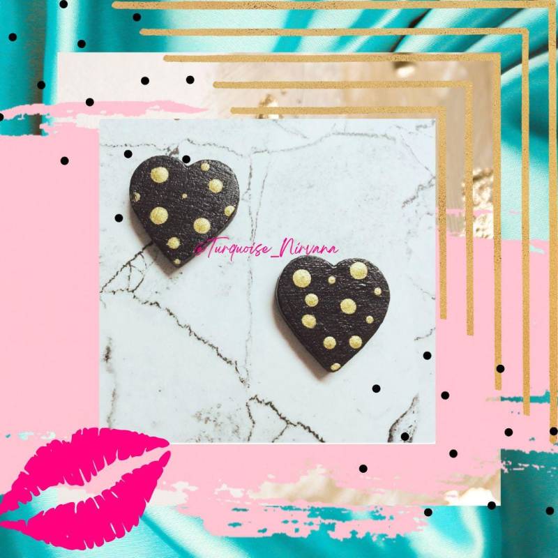 S-31 Schwarze Tupfen-Herz-Ohrstecker S-31 Schwarze Tupfen-Herz-Ohrstecker von TurquoiseNirvana