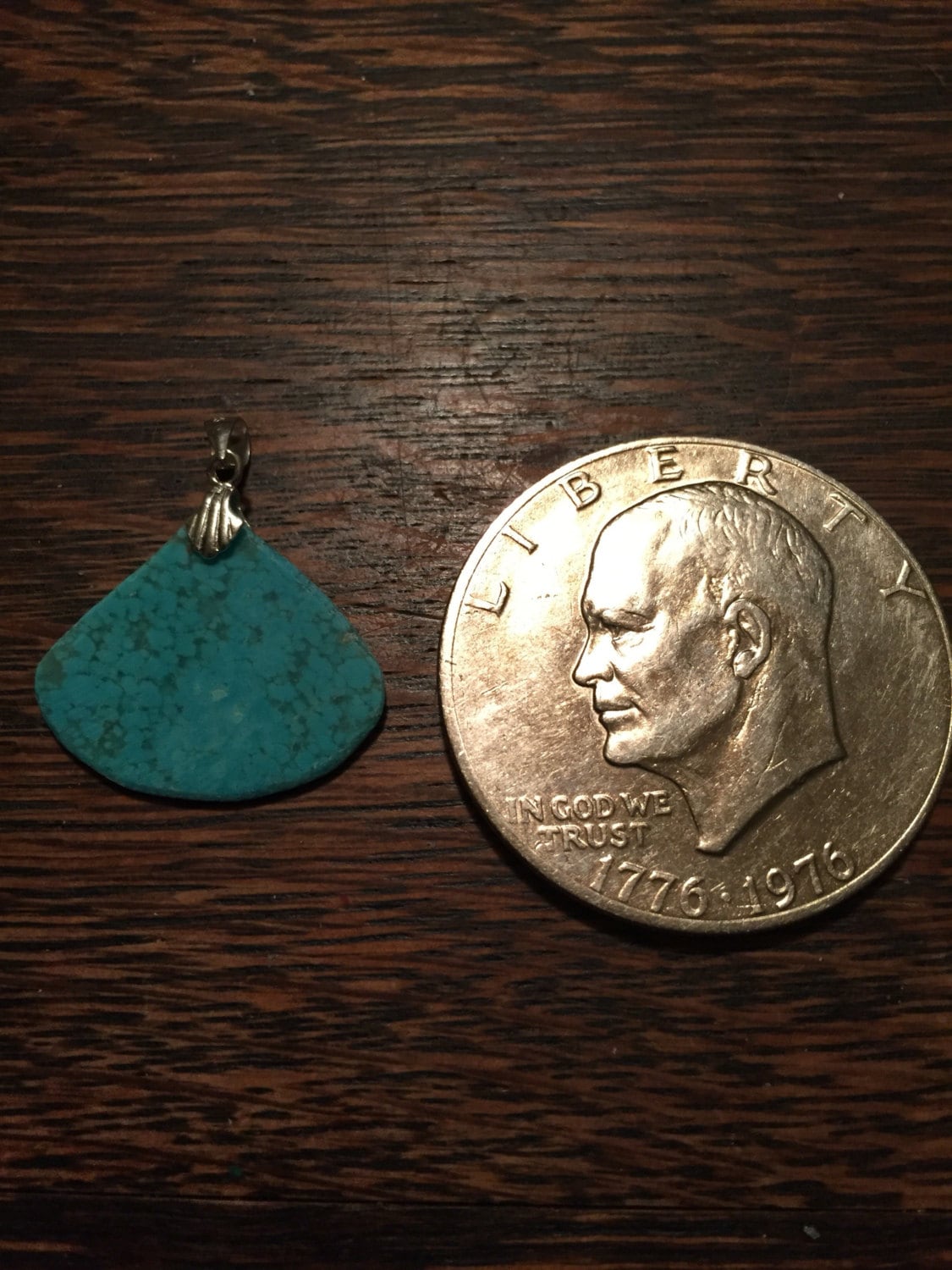 Wunderschöner Rauer Spinnennetz Kingman Türkis Fächer Anhänger Mit Massivem Sterling Silber Wunderschöner Rauer Spinnennetz Kingman Türkis Fächer Anhänger Mit Massivem Sterling Silber von Turquoisetomahawk