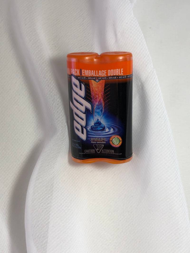 Miniatur Edge Rasurgel "Mini Brands" Neuheit 3D Pin Brosche von TurtleDoveCreative