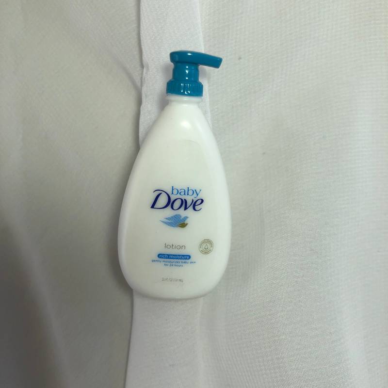 Miniatur Taube Baby Lotion "Mini Brands" Neuheit 3D Pin Brosche von TurtleDoveCreative