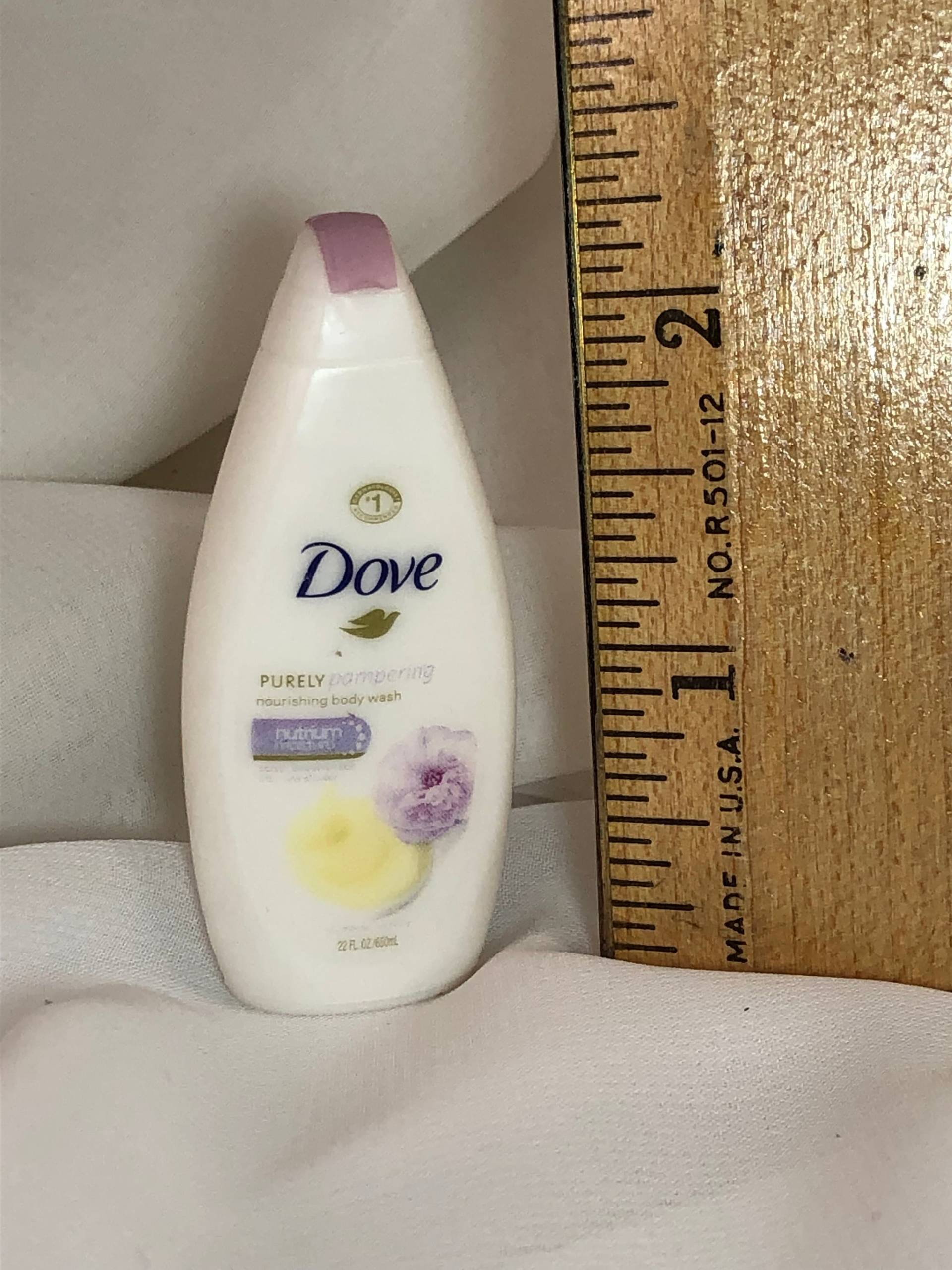 Miniatur Taube Pure Pampering Body Wash "Mini Brands" Neuheit 3D Pin Brosche Miniatur Taube Pure Pampering Body Wash "Mini Brands" Neuheit 3D Pin Brosche von TurtleDoveCreative